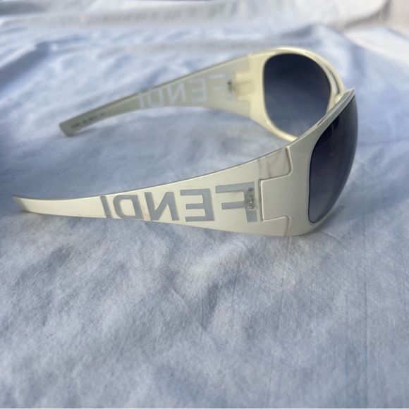 💎 RARE 💎 Fendi White Logo Shield Sunglasses - Picture 7 of 12
